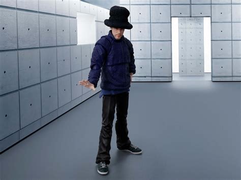 プレミアムバンダイからジャミロクワイの可動フィギュアが登場！付属パーツで「Virtual Insanity」の独特なダンスシーンを完全再現 | Qetic