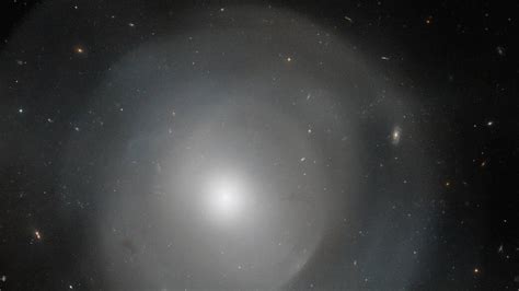 NASA Hubble Telescope discovers a giant Galaxy; Sized 2.5x LARGER than ...