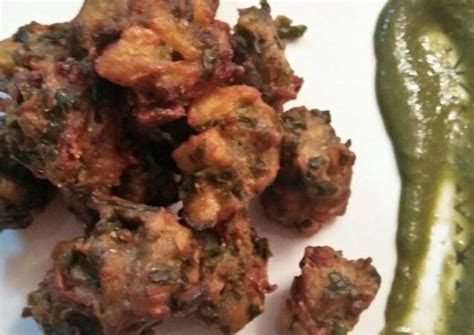 Mix Saag aalu ke pakode Recipe by Kavita Kapoormehrotra.1 - Cookpad