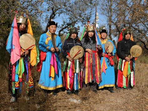 古代北方的萨满文化，色彩面具与服饰的艺术价值_腾讯新闻