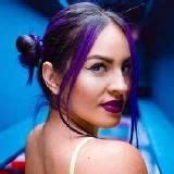 ARDO DE AMOR - Karly B - LETRAS.COM