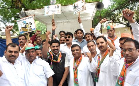 Delhi BJP investor cell activists shouting slogans