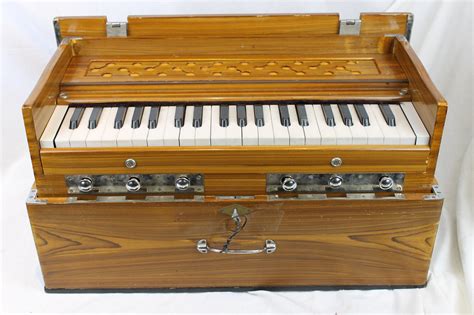3192 - Wood Indian Harmonium Reed Organ LM 39