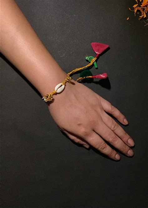 Get Set Of 3 Minimalistic Shell Embellished Rakhi at ₹ 320 | LBB Shop