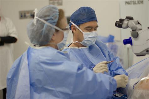 Cataract Surgery: Choosing a Surgeon - Hunter Street Eye Specialists