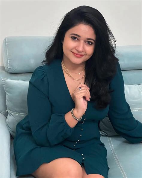Poonam Bajwa : చిరు నవ్వులతో పూనమ్ బజ్వా పరువాలు.. | Actress poonam ...