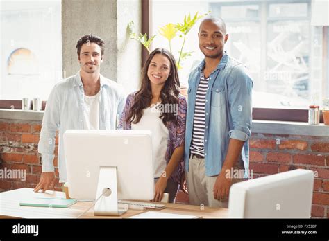 People Standing in an Office HD 的图像结果