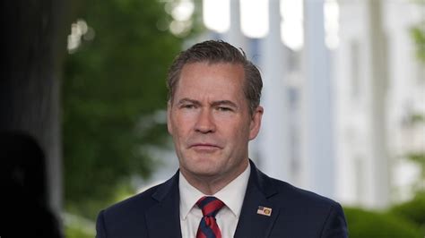 Determination: One-handed firefighter defies odds