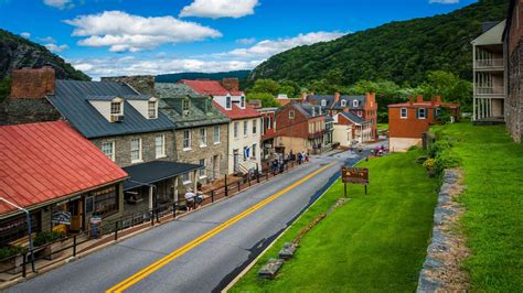 Skip Virginia's Blue Ridge Mountain Towns For This Underrated Alternative
