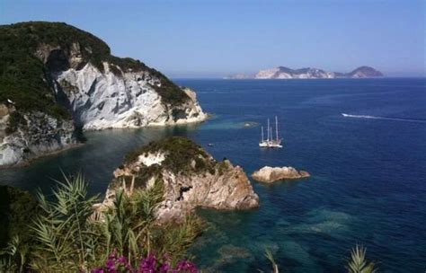 10 Beautiful Islands Near Naples That Are Perfect For A Getaway In 2025