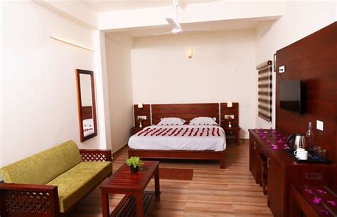 JOHNS SOLITUDE (Kunchithanny) - B&B Reviews, Photos, Rate Comparison ...