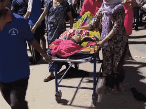 Relatives rush patients along with beds, PHOTOS surface in jaipur Beds ...