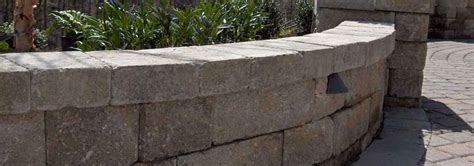 How to Build a Patio Walls with Curves