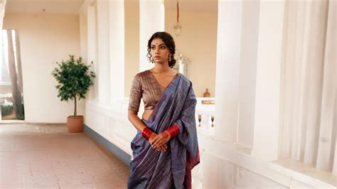 Heavy Saree & Simple Partner Look: Couple Outfit Ideas – Kosala