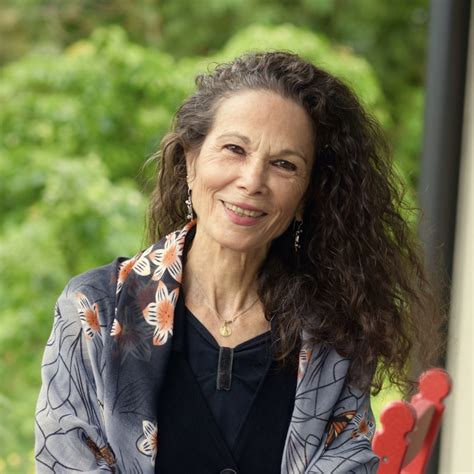 Julia Álvarez “El Cementerio De Los Cuentos Sin Contar” - Art Miami ...