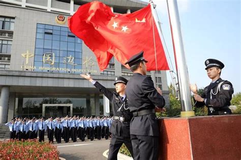 宁波机场出入境边防检查站组织升国旗仪式