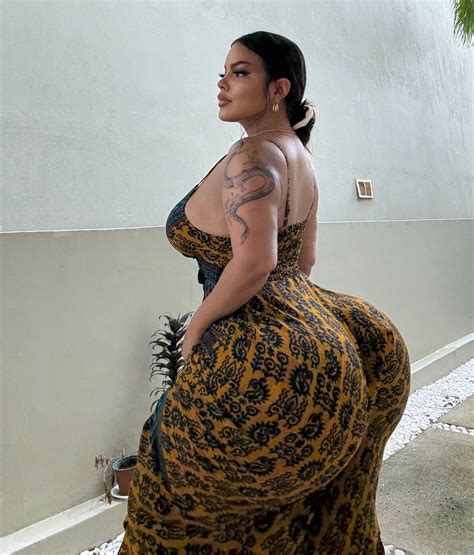 Gracie Bon Biography | Wiki | Facts | Curvy Plus Size Model ...