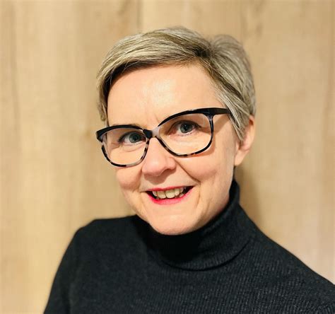 Author Interview - Julie Pike - Helen Garraway