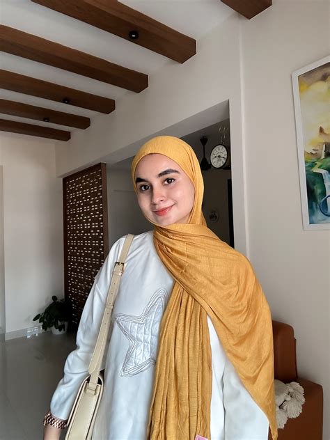 Dijon yellow classic jersey hijab – PASTEL PARROTS