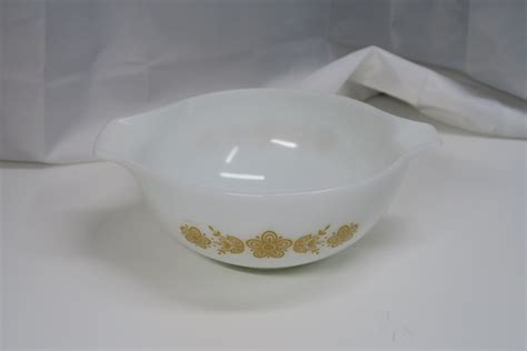 Large Vintage Pyrex Butterfly Gold Cinderella Mixing Bowl 2.5QT