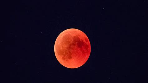 Super Blood Moon in Easter sky on May 26 evening