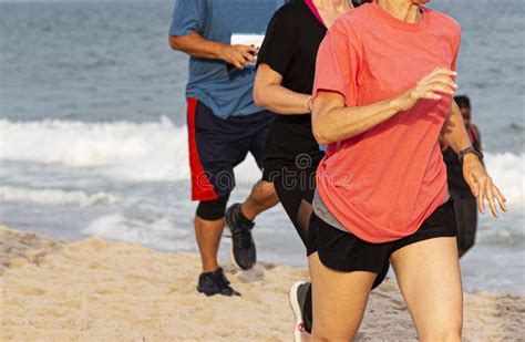 Running at the Beach 的图像结果