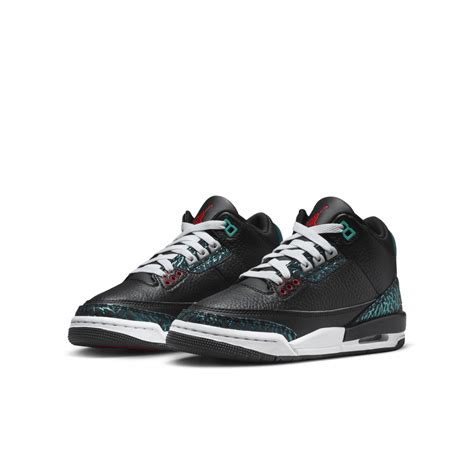 Air Jordan 3 'Black and Hyper Jade' (FV5437-001) release date. Nike SNKRS