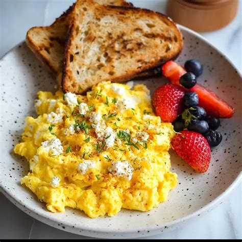 High-Protein Scrambled Eggs with Cottage Cheese - Quick & Satisfying ...