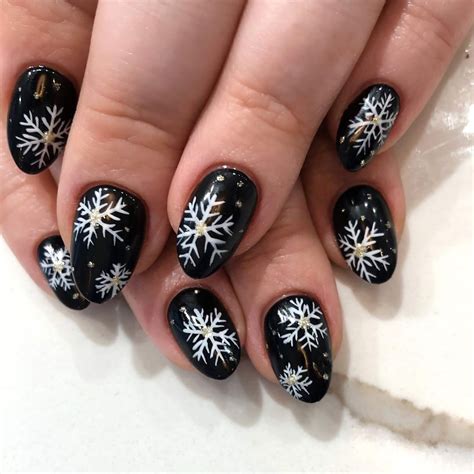 7 Snowflake Nail Art Ideas for Your Next Winter Manicure | Sydne Style