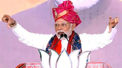 Congress: A 'brilliant event manager': Congress quotes Advani to take ...