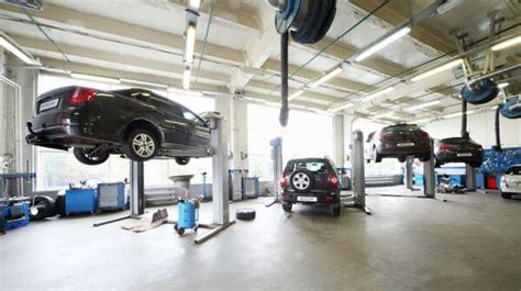 Girls Only Garages: A Gender-Focused All-Female Garage Offers Manicures ...