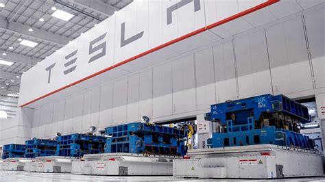 Tesla Manufacturing Line 的图像结果