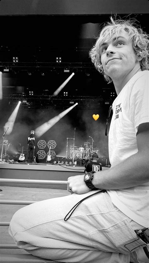 Ross lynch has a party trick and it’s grabbing his crotch on stage ...