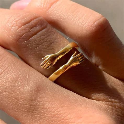 SILVER LOVE HUGGING HAND RING