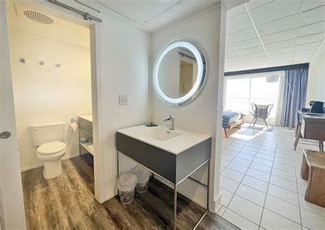 Oceanfront Queen Room in Wrightsville Beach: Blockade Runner