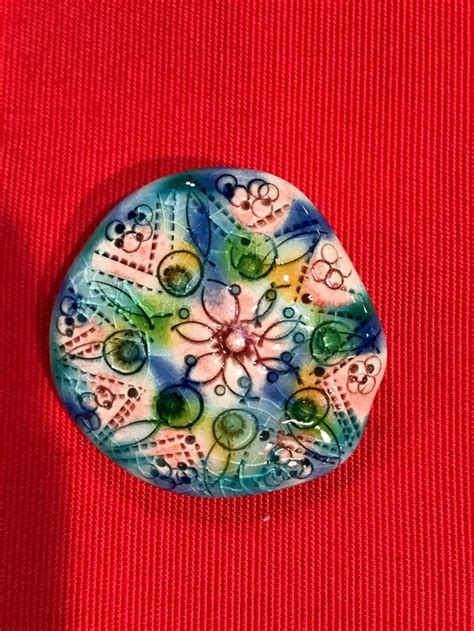 ブローチ(5種類) 船戸あやこ作 スペイン陶芸家 縦幅3.2cm、横幅3.2cm Brooch (5 types) Made by Ayako ...