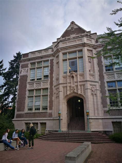 【携程攻略】西雅图华盛顿大学景点,华盛顿大学真的太漂亮了，自然和谐、历史悠久、特别是图书馆，真心的…