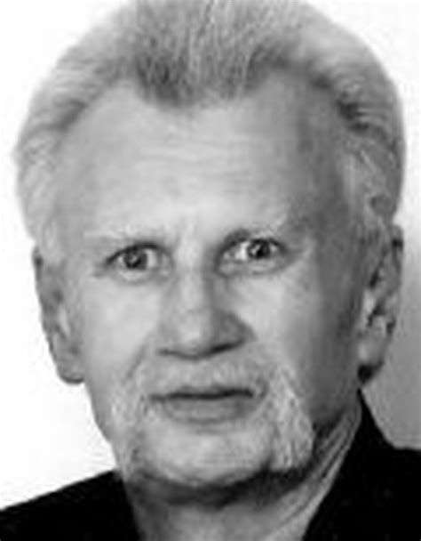 Today's obituaries: Patrick E. Smith Jr., 60, was an avid Red Wings fan ...