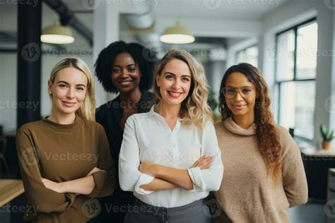 Business Women Group Portrait 的图像结果