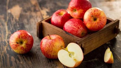 Is eating apples every day really healthy? Nutritionists reveal the ...