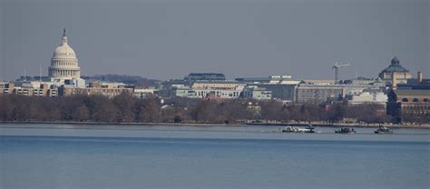 Helicopter crashes into lake in Idaho; 1 dead, 1 hospitalized