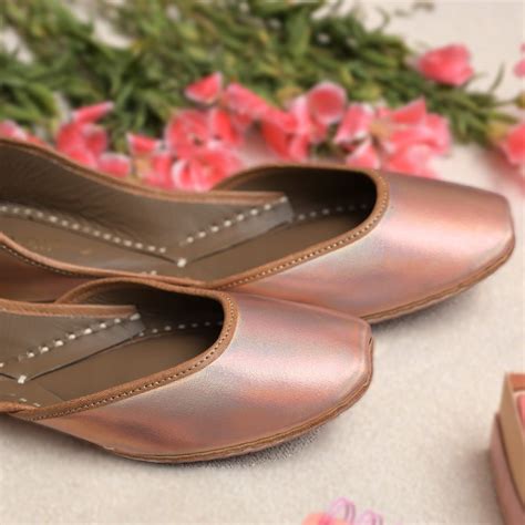 Rosaline Jutti | Rose gold juttis Embroidered – Coral Haze