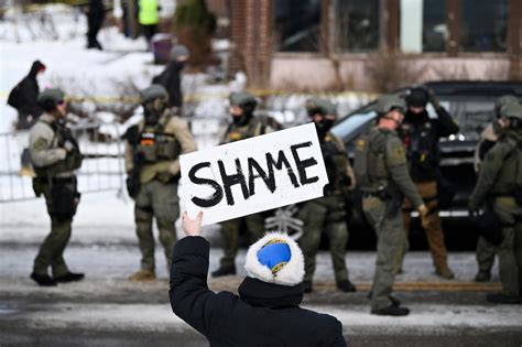 Minnesota governor asks Portlanders to ‘stand with us’ while deploring ...