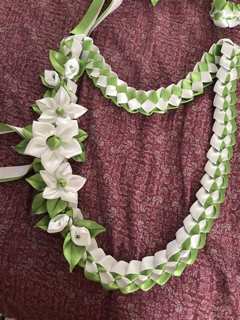 DIY Graduation Money Lei