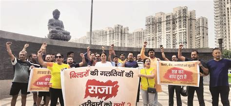 Homebuyers continue protest in Gr Noida West