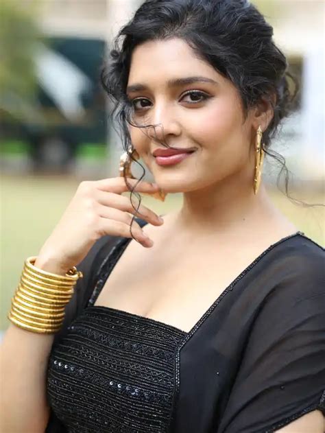 Ritika Singh : బ్లాక్ డ్రెస్‌లో అలరించిన రితికా సింగ్.. | Ritika Singh ...