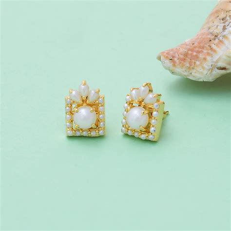 White Pearls Beaded Stud Earrings – VOYLLA