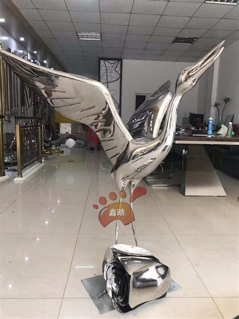 不锈钢仙鹤雕塑-武汉金兔子雕塑有限公司