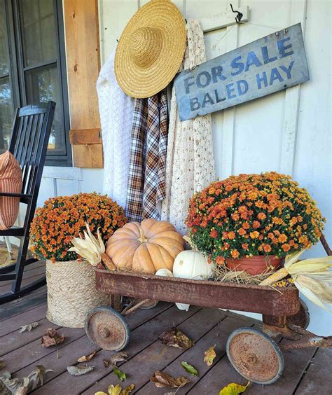 16 Fall Front Porch Ideas That Celebrate the Season