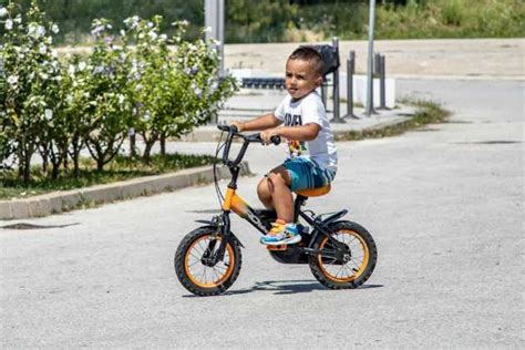 Riding a Bike 的图像结果